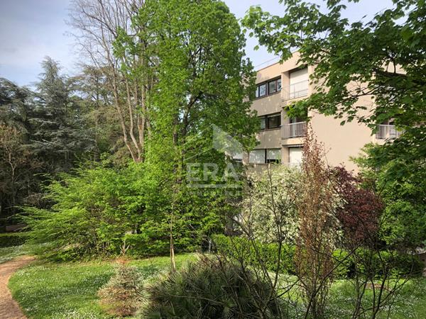 À vendre : Appartement T2 avec terrasse et vue dégagée à Écully