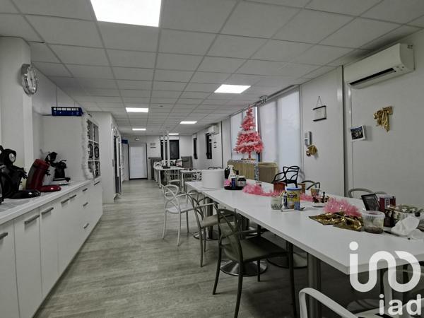 Building for sale 1 219 m² Gaillac