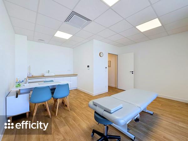 Local Commercial
         1 pièce
        - 25 m² Exclusivité 159 000 € *