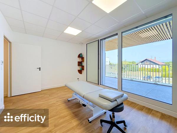 Local Commercial
         1 pièce
        - 25 m² Exclusivité 159 000 € *