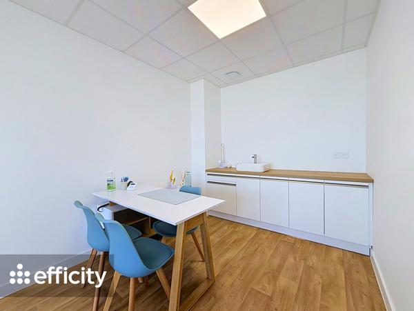 Local Commercial
         1 pièce
        - 25 m² Exclusivité 159 000 € *