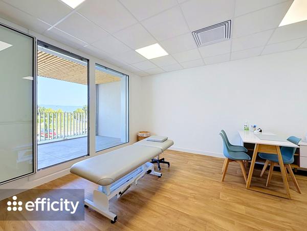 Local Commercial
         1 pièce
        - 25 m² Exclusivité 159 000 € *