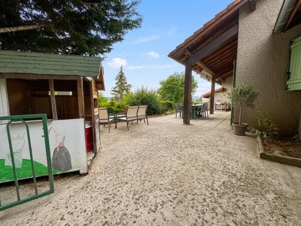 Maison
         4 pièces
        - 117 m² Exclusivité 272 000 € *