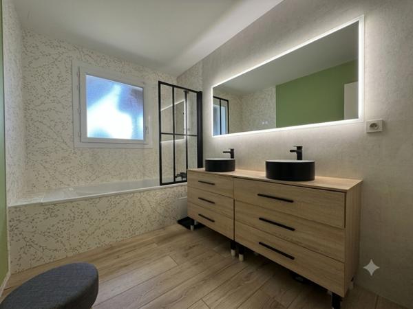 Maison
         4 pièces
        - 117 m² Exclusivité 272 000 € *