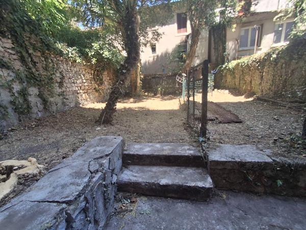 BEDARIEUX immeuble de caractère avec jardin