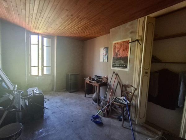 BEDARIEUX immeuble de caractère avec jardin
