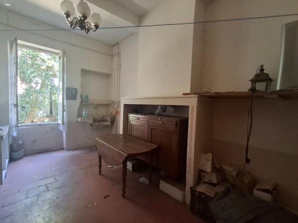 BEDARIEUX immeuble de caractère avec jardin