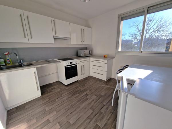 PONTET NOAILLES : T3 de 70 M², BALCON ET CAVE.