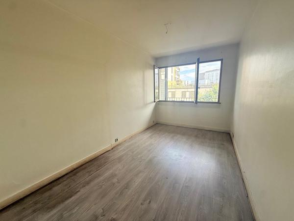 A VENDRE APPARTEMENT 56 m2 SAINT-DENIS AVEC TRAVAUX