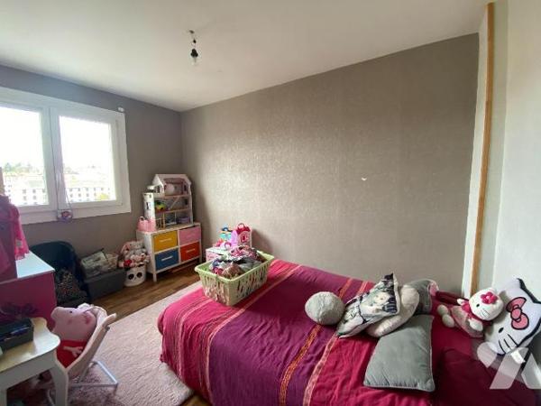 AURILLAC, La Dorinière, T3 loué au 9ème étage d'un immeuble en copropriété avec ascenseur compr...