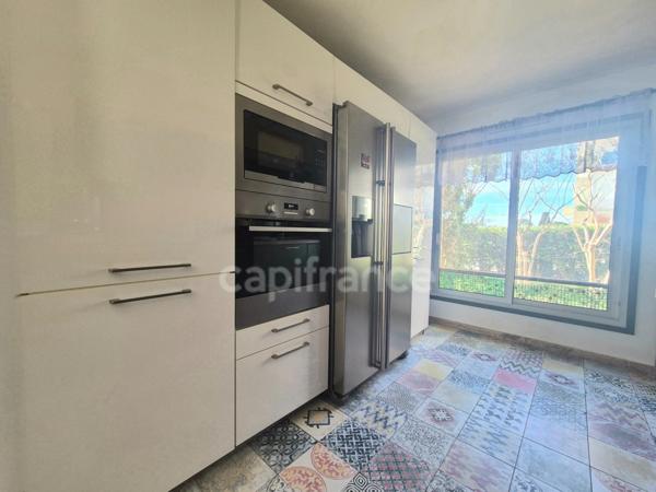 APPARTEMENT T3/ T4 de 82m2 + TERRASSE/JARDIN + PARKING PRIVATIF à vendre SIX-FOURS-LES-PLAGES (83)