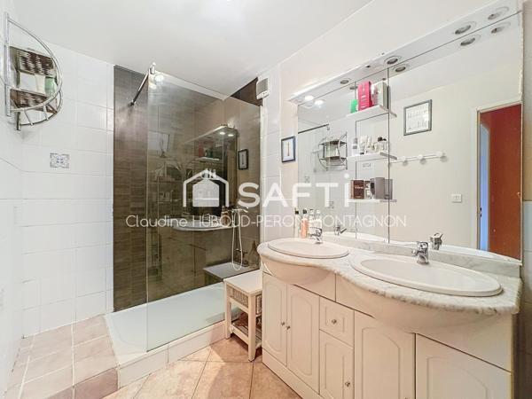 Rare, maison de ville sans vis à vis avec grande terrasse et garage, centre ville à pied