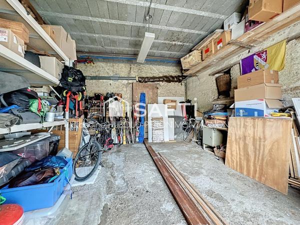 Rare, maison de ville sans vis à vis avec grande terrasse et garage, centre ville à pied