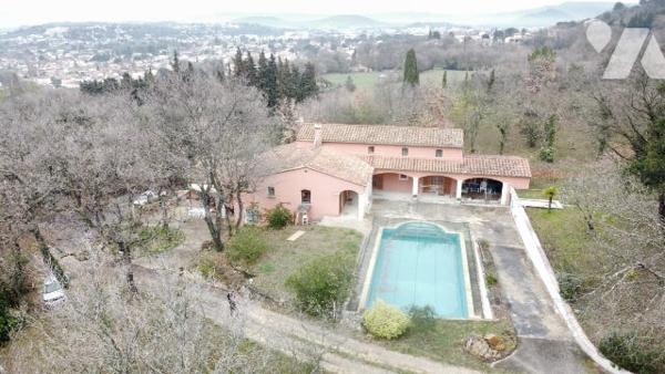 Villa 8 pièces 212m²