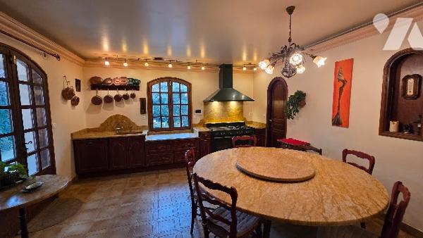 Villa 8 pièces 212m²