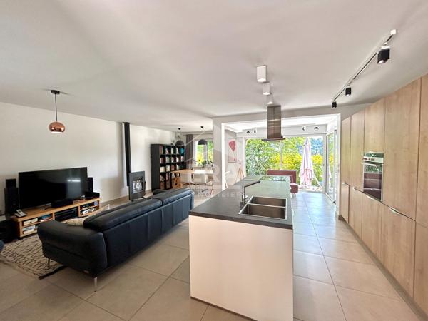 VILLA INDIVIDUELLE DE TYPE 5 PIÈCES AVEC PISCINE