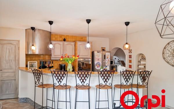 Maison à vendre    5 pièces • 198 m2 Aix-en-Provence