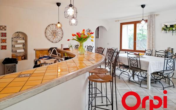 Maison à vendre    5 pièces • 198 m2 Aix-en-Provence