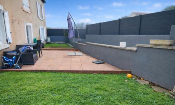 Splendide T3 avec entrée indépendante et jardin – Dampierre-les-Bois