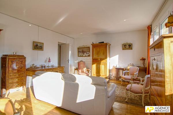 Versailles Rive-Droite appartement 5 pièces 109.64 m² situé au 4ème étage avec cave et jardin de copropriété 660 000 € **  - Référence  28275