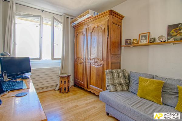 Versailles Rive-Droite appartement 5 pièces 109.64 m² situé au 4ème étage avec cave et jardin de copropriété 660 000 € **  - Référence  28275
