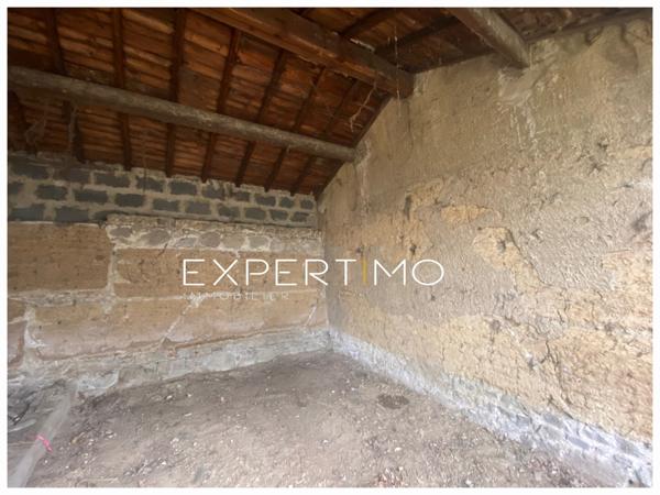 Saint-Genis-Laval (69230) Vieille maison + dépendances à rénover (2 maisons ou duplex possibles sur le terrain)