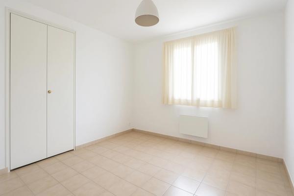 EYGUIÈRES | Grande maison provençale sur un terrain clos & arboré de 630 m² avec piscine et garage.