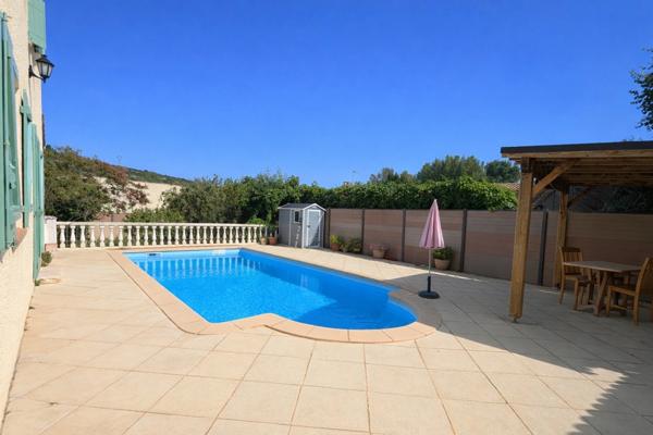 EYGUIÈRES | Grande maison provençale sur un terrain clos & arboré de 630 m² avec piscine et garage.