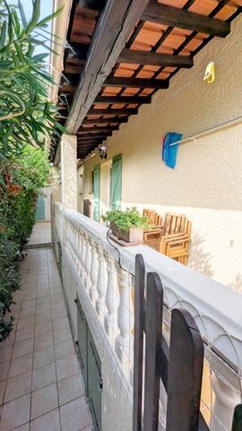 EYGUIÈRES | Grande maison provençale sur un terrain clos & arboré de 630 m² avec piscine et garage.