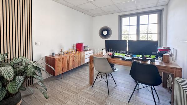 Location
                Bureaux254 m² - 1 Pièce -
                    BRIE COMTE ROBERT (77170)