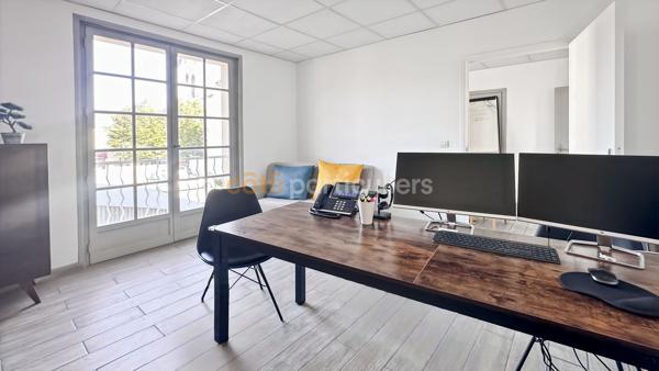 Location
                Bureaux254 m² - 1 Pièce -
                    BRIE COMTE ROBERT (77170)