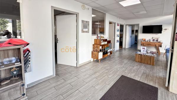 Location
                Bureaux254 m² - 1 Pièce -
                    BRIE COMTE ROBERT (77170)