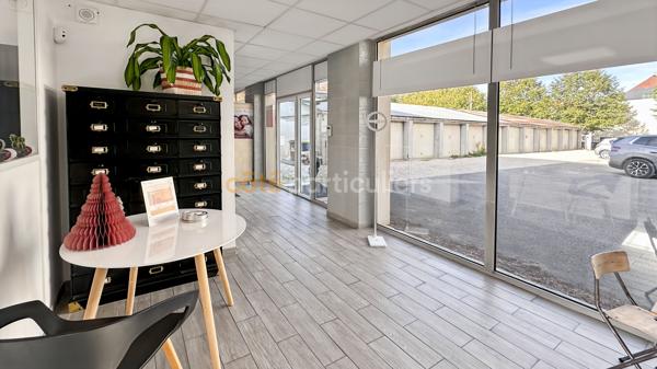 Location
                Bureaux254 m² - 1 Pièce -
                    BRIE COMTE ROBERT (77170)