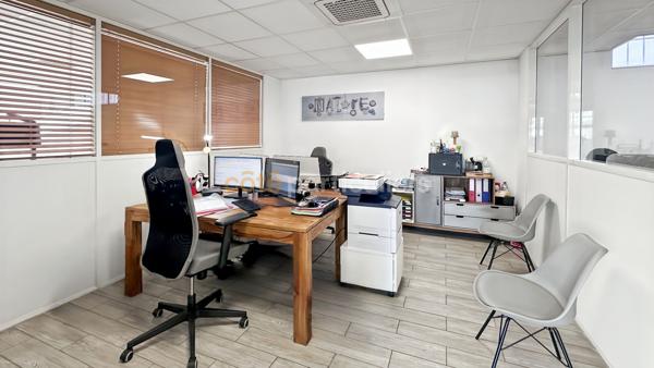 Location
                Bureaux254 m² - 1 Pièce -
                    BRIE COMTE ROBERT (77170)