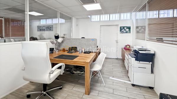 Location
                Bureaux254 m² - 1 Pièce -
                    BRIE COMTE ROBERT (77170)