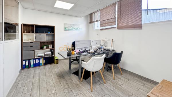 Location
                Bureaux254 m² - 1 Pièce -
                    BRIE COMTE ROBERT (77170)