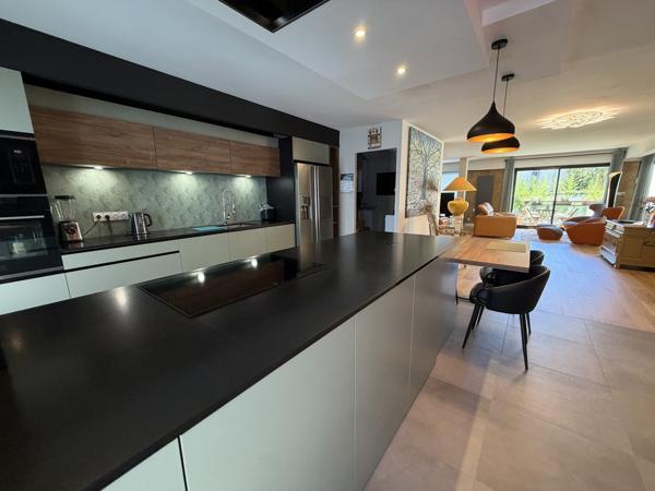 Quimper Cœur de la Ville – Appartement de 190 m² avec Ascenseur & Terrasse & Garage
