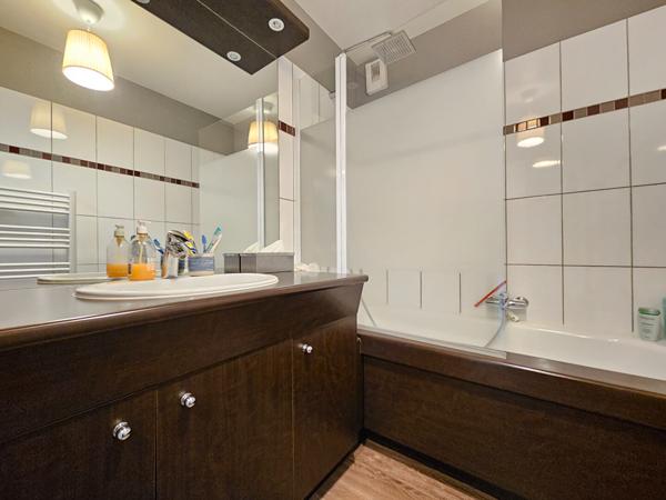 Colline : Appartement de 3 pièces de 56m², avec 2 balcons et une cave