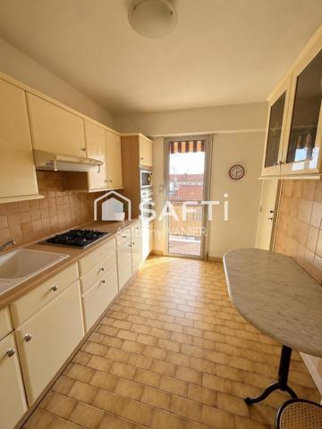 Spacieux appartements, proche bord de mer et commerces. Garage