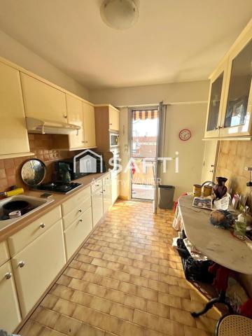 Spacieux appartements, proche bord de mer et commerces. Garage