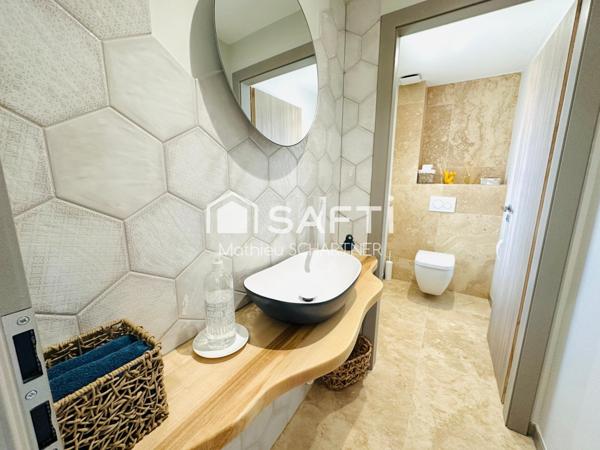 Maison - 7 pièces - 230m²