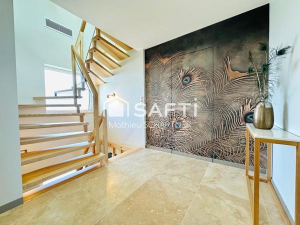 Maison - 7 pièces - 230m²