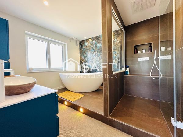 Maison - 7 pièces - 230m²