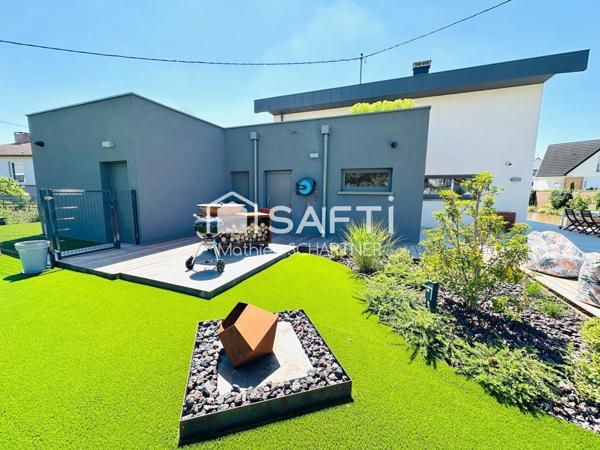 Maison - 7 pièces - 230m²