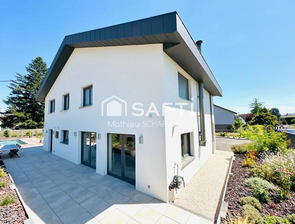 Maison - 7 pièces - 230m²