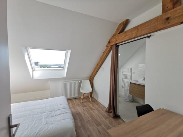 A Louer. Libre Immédiatement. LOCATION MEUBLÉE. Maison Réhabilitée en 6 Chambres pour Colocation