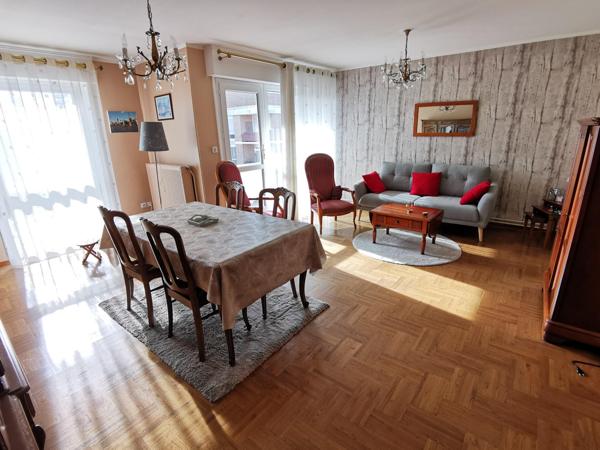 BEL APPARTEMENT 80 M2 AU 4EME ETAGE 2 CHAMBRES 2 BALCONS 1 GARAGE