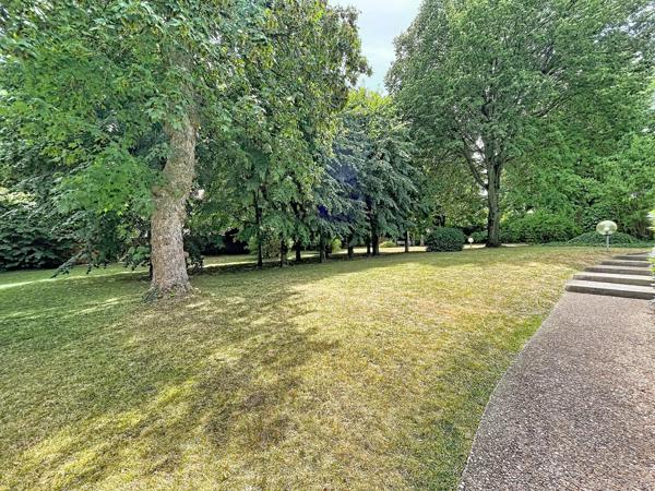 Charmant 2 pièces avec jardin à rénover à deux pas du centre-ville