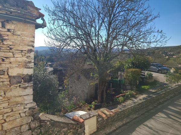 Maison avec terrasse ombragée, garage, cave jardin