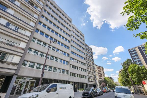 Bureaux à louer à Paris 15e proche Tour Eiffel avec terrasse aménagée